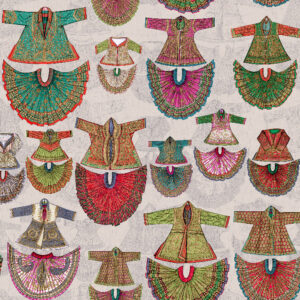 Illustratief Pierre Frey-behang FP316001 Gaya met kleurrijke, traditionele kledingstukken in patronen op een neutrale achtergrond.