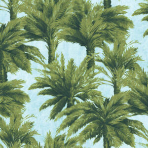 Groen palmboompatroon op lichtblauwe achtergrond uit het Pierre Frey behang FP320001 Mauritius.