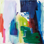 Abstract behangdesign Pierre Frey FP516001 Karma met brede, expressieve penseelstreken in felle kleuren zoals blauw, groen, rood en paars.