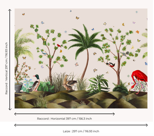 Panoramisch stoffenontwerp van Pierre Frey met tropische bomen, kleurrijke vogels en vlinders tegen een lichte achtergrond.