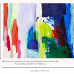 Abstract patroon van de Pierre Frey-stof "Karma" met kleurrijke verfstreken in felle tinten.