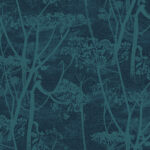 Donkerblauwe fluwelen stof met een patroon van silhouetten van wilde berenklauw (cow parsley) in een lichtere blauwgroene tint.