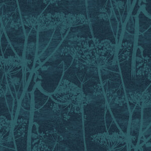 Donkerblauwe fluwelen stof met een patroon van silhouetten van wilde berenklauw (cow parsley) in een lichtere blauwgroene tint.