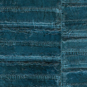 Donkerblauw textielpatroon met grove, horizontale textuurstrepen uit de VP-424-09 collectie.