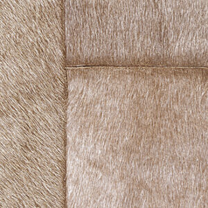 Detailopname van het bruine en beige harige patchworkpatroon van tapijt VP-618-06.
