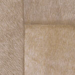 Detail van een rechthoekig patroon in beige koeienhuid, design VP-618-08.