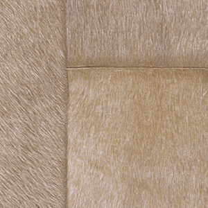 Detail van een rechthoekig patroon in beige koeienhuid, design VP-618-08.