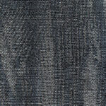 Donkerblauw en grijs gemêleerd tapijtpatroon VP-723-11 met een grove textuur.