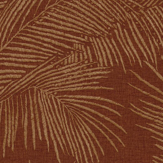 Behang met een patroon van geborduurde palmblaadjes in goudtinten op een roodbruine achtergrond.