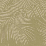 Beige palmbladpatroon op olijfgroene textielstructuur, afkomstig van het Arte behang Lanai Maui 81535.