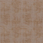 Bruinbeige Casamance Johara behang met een subtiel, geweven textuurpatroon.