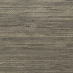 Grijsbruine wandbekleding met een horizontaal geweven textuurpatroon uit de CA46-collectie.