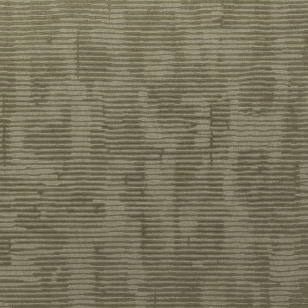 Alt-tekst: Close-up van het groene tapijtpatroon 'ca54' met horizontale strepen en een organisch, abstract design.