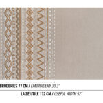 Beige stof Elitis Baleares Menorca LZ 899 03 met geborduurd patroon in aardetinten over 77 cm van de totale breedte van 132 cm.