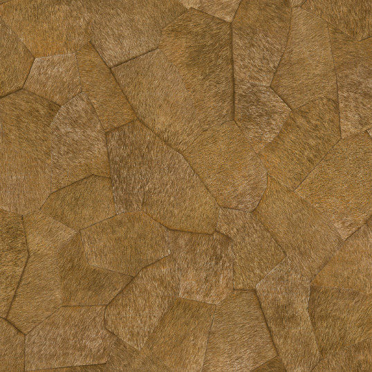 Patchwork behang met een natuurlijke textuur in bruine dierenvacht-look uit de Elitis Sauvages collectie.