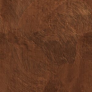 Close-up van Elitis Bois Sculpte Nuit Cinetique behang met een donkerbruin, gegraveerd houtreliëf en abstract patroon.