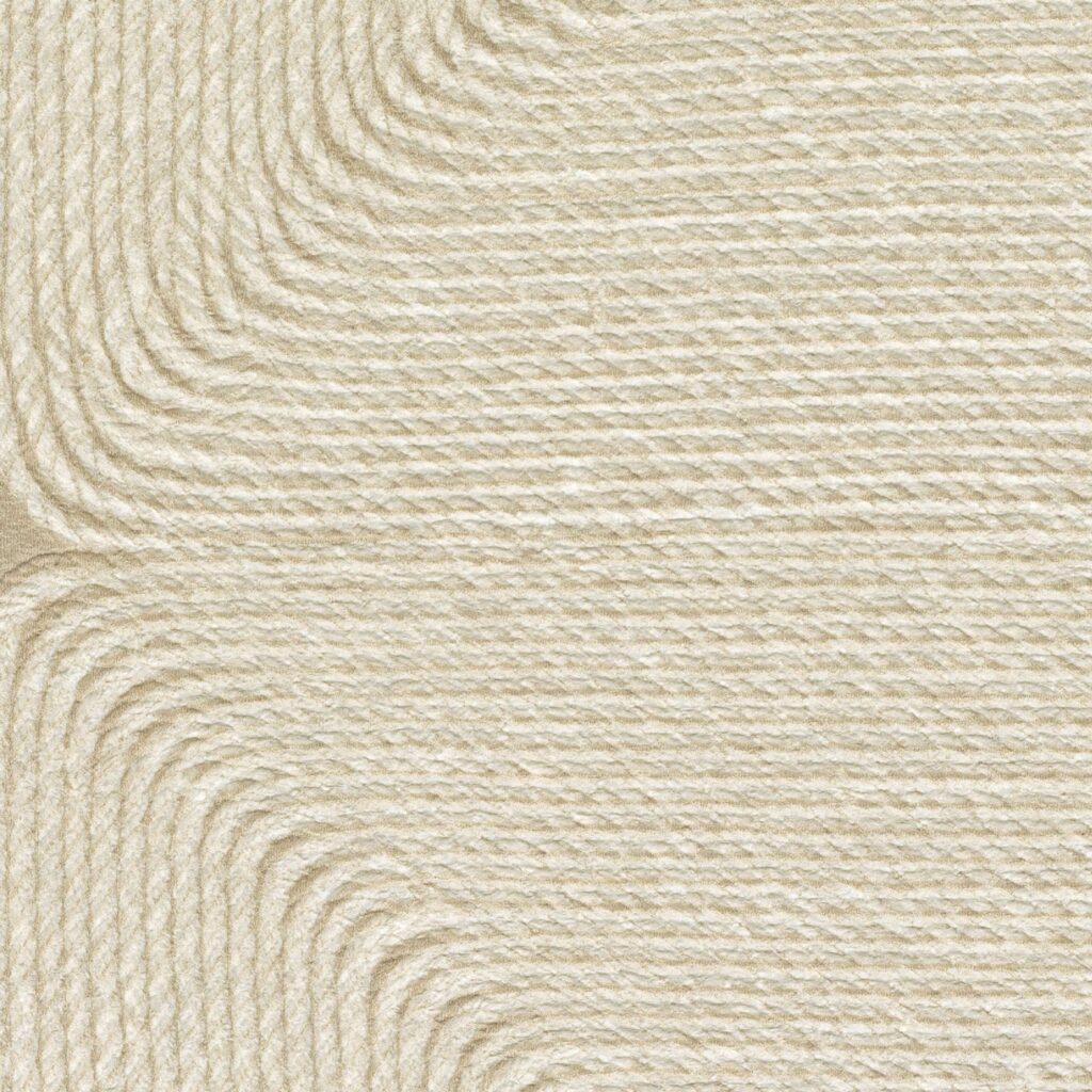 Detail van het Elitis Cordes Sensibles Cocon VP 994 01 behang met een textuur van handgeweven, gebogen koorden in een zacht crèmekleurig patroon.