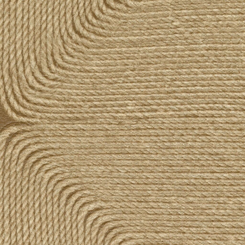Detailopname van het wandbekledingsontwerp 'Cocon VP 994 10' uit de Elitis Cordes Sensibles x Véronique de Soultrait collectie, met golvende patronen van strak geweven touw in een zandkleur.