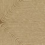 Detailopname van het wandbekledingsontwerp 'Cocon VP 994 10' uit de Elitis Cordes Sensibles x Véronique de Soultrait collectie, met golvende patronen van strak geweven touw in een zandkleur.