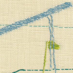 Detailopname van Elitis Excentric Bowie stof JA 002 48 met een abstract borduurpatroon in blauw en groen op een beige achtergrond.