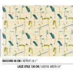 Beige stof met abstract geborduurd patroon in blauw, groen en geel uit de Elitis Excentric Bowie collectie.