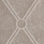Beige chenille wandbekleding met een geometrisch reliefpatroon uit de Elitis Forms Mone collectie (RM 1056 04).