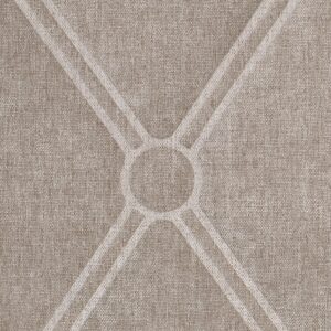 Beige chenille wandbekleding met een geometrisch reliefpatroon uit de Elitis Forms Mone collectie (RM 1056 04).