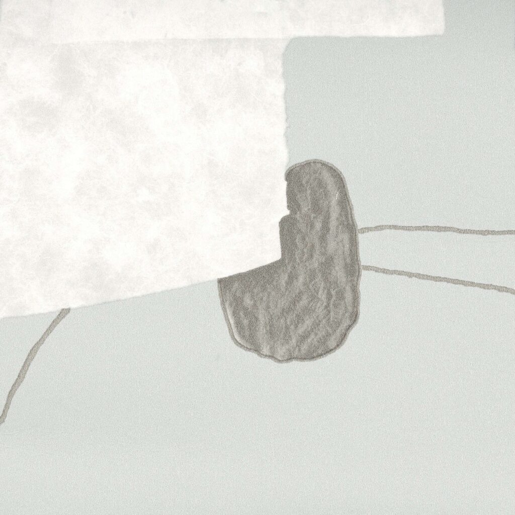 Abstracte afbeelding van het Elitis Cuzco TP 332 01 behang met papierachtige texturen en organische vormen op een lichtblauwe achtergrond.