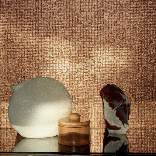 Decoratieve objecten voor een Litis Nacres Metal VP 949-93 wandbekleding met een glanzende koperstructuur.