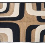 Rechthoekig Elitis vloerkleed Penny Lane TA-11985-04 met een abstract patroon in zwart, beige en off-white.