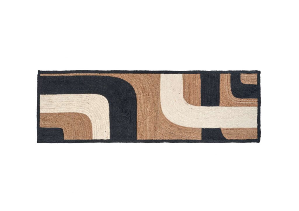 Langwerpig Elitis vloerkleed Penny Lane TA 11985 06 met abstract patroon in zwart, beige en bruintinten.