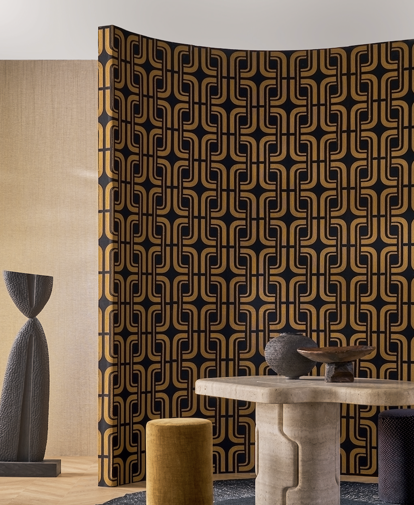 Interieur met de nieuwe collectie van Casamance bij Buningh, featuring een geometrisch patroon op een kamerscherm en stijlvolle designmeubels.