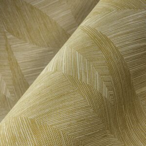 Detailopname van Arte Bounty 24027 behang met een geweven textuur en geometrisch patroon in goud- en beigetinten.