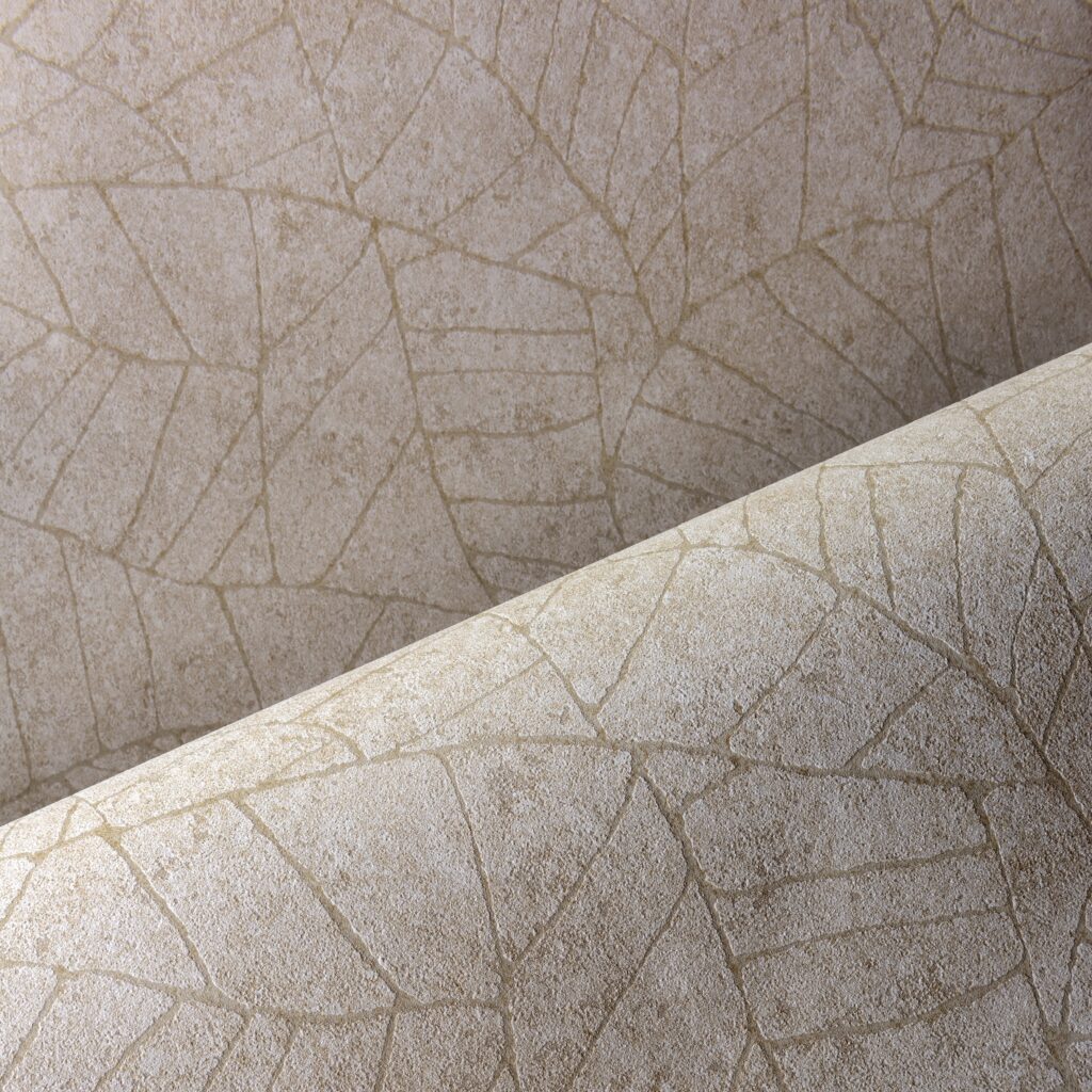 Detailopname van het Arte Essentials Kaolin Fragment 30333 behang met een beige, craquelé-achtig patroon.