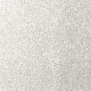 Close-up van de textuur van het Arte Essentials Kaolin Grezzo 30385 behang met een ruwe, korrelige afwerking in lichte, neutrale tinten.