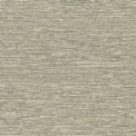 Beige wandbekleding met horizontale textuurstrepen uit de Arte Matiz 73530A collectie.