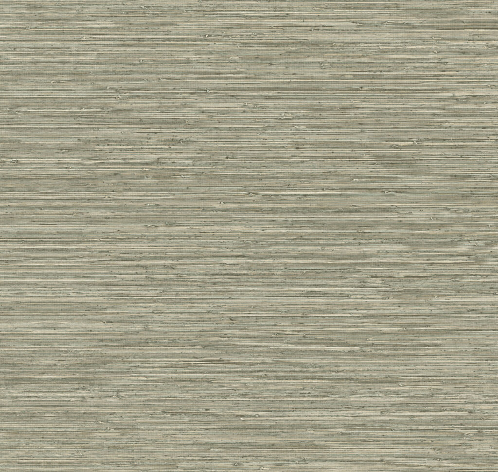 Behang met een horizontaal geweven textuur in natuurlijke grijs- en groentinten uit de Arte Matiz collectie, model 73532A.