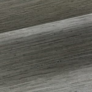 Detailopname van de Arte Matiz 73532A wandbekleding met een horizontale textielstructuur in grijstinten.