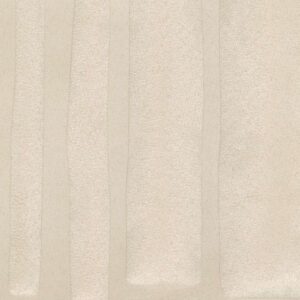 Detail van een creme kleurig 3D akoestisch behang met een willekeurig streeppatroon