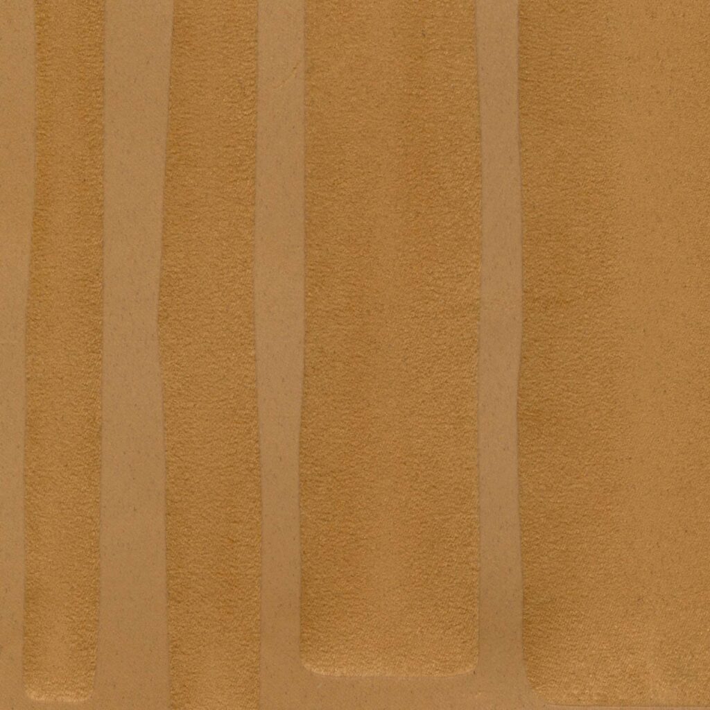 Detail van een goud kleurig 3D akoestisch behang met een willekeurig streeppatroon