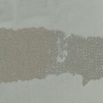 Blauw, grijs kleurig 3D textiel behang met een abstract patroon