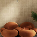 Arte Alaya Katan Silk behang in kleur Camel (11513) - Interieur impressie