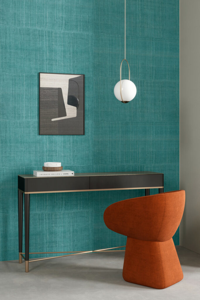 Arte Alaya Katan Silk behang in kleur Aqua (11523) - Interieur impressie