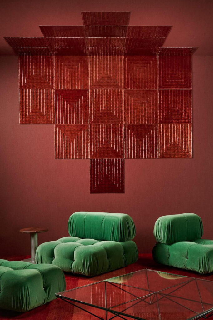 Arte Luster Cornice behang in kleur Garnet (70333) - Interieur impressie