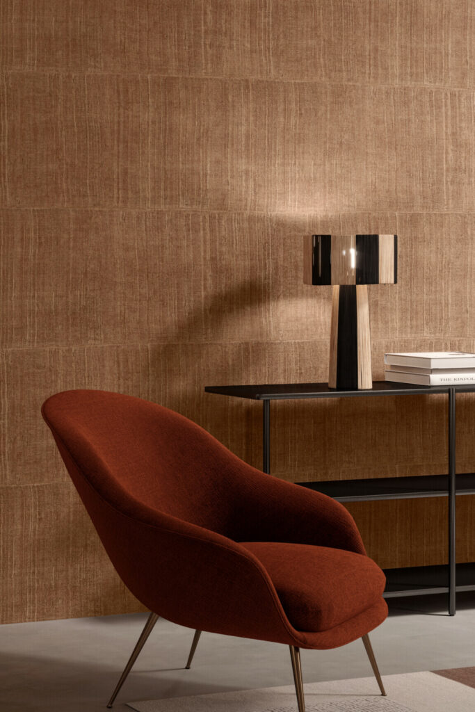 Arte Alaya Katan silk behang in kleur Tawny (11526) - Interieur impressie