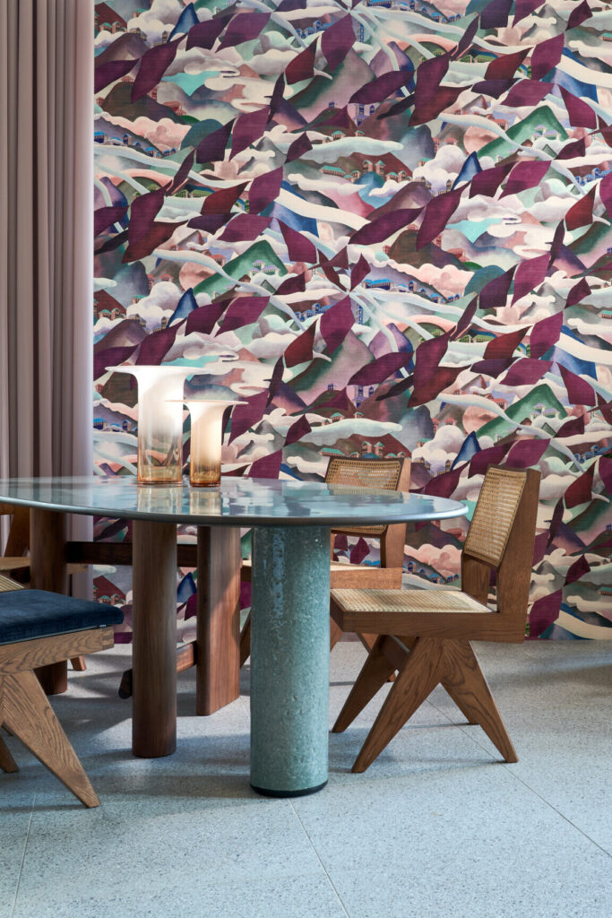 Arte Alaya Manali behang in kleur Blueberry Hills (11550) - Interieur impressie