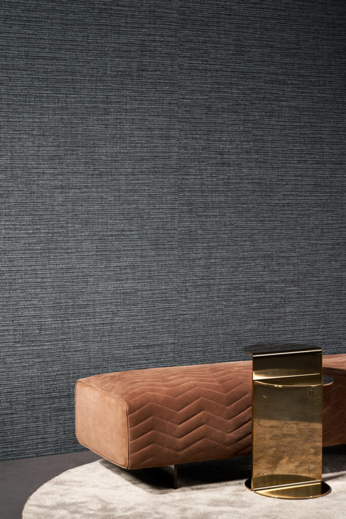 Arte All naturals Koumbala behang in kleur Dark Slate (22064A) - Interieur impressie