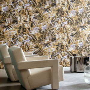 Arte Antigua Tropicali behang in kleur Golden Lilac (33001) - Interieur impressie