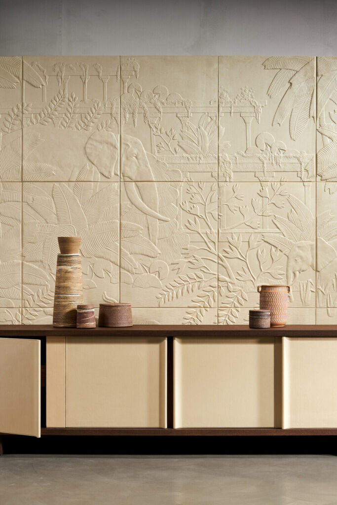 Arte Babylon Between rivers behang in kleur Rattan (97003) - Interieur impressie