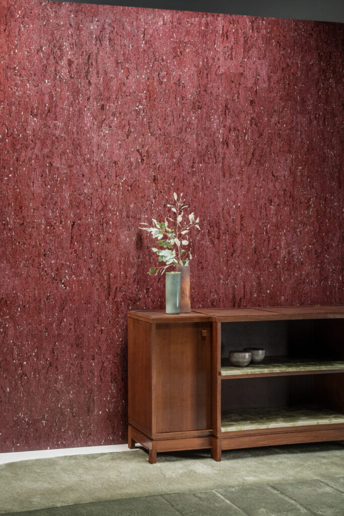 Arte Boutique Alentejo cork behang in kleur Burgundy (90590) - Interieur impressie